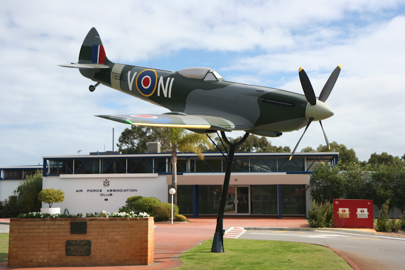 _TB592_NI-V_Spitfire_LF.XVIe_replica_RAAFA_Museum