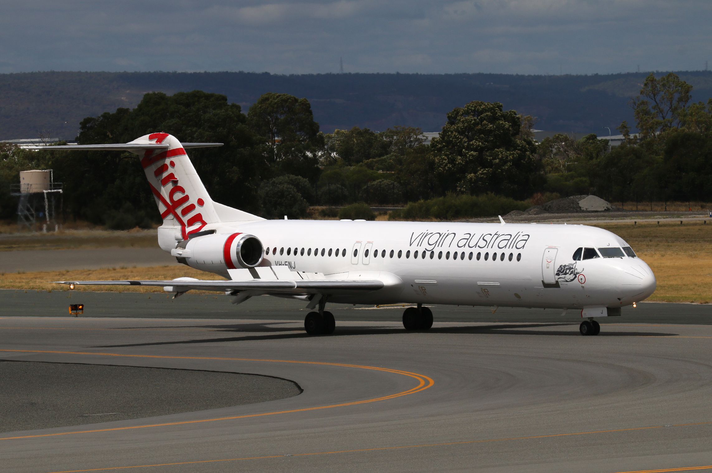 20150317_VH-FNJ_Fokker_100_Steve_Jaksic_