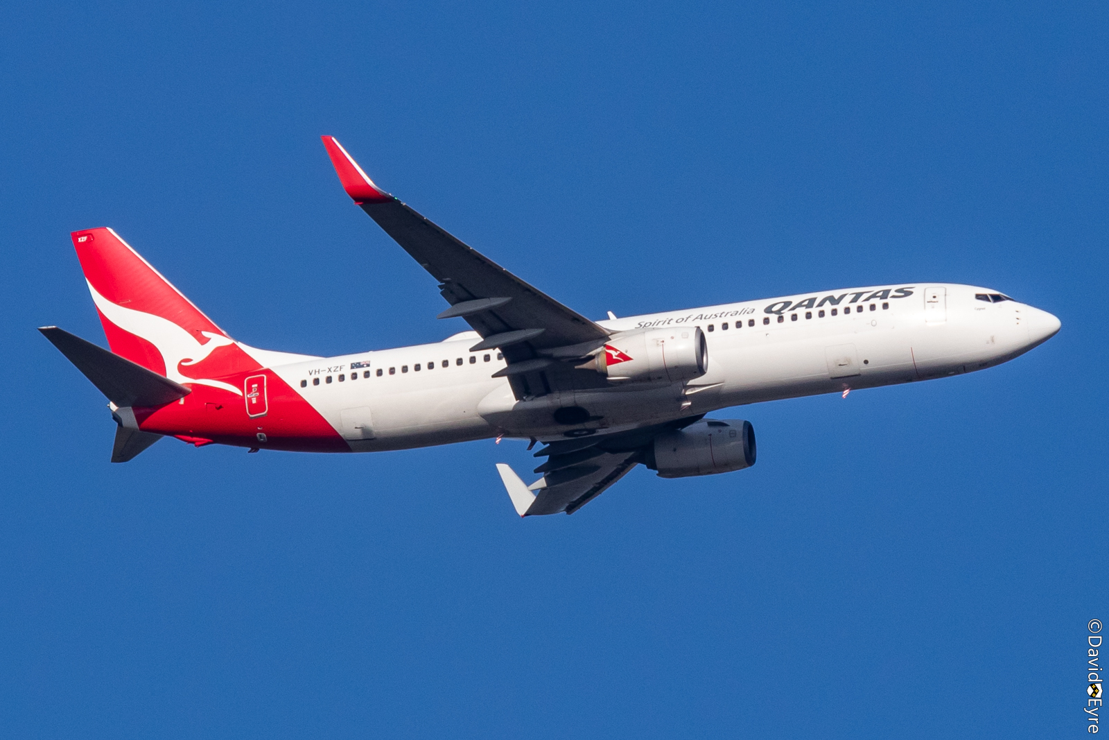 VH-XZF Boeing 737-838 of Qantas, named 'Cygnet', over the northern
