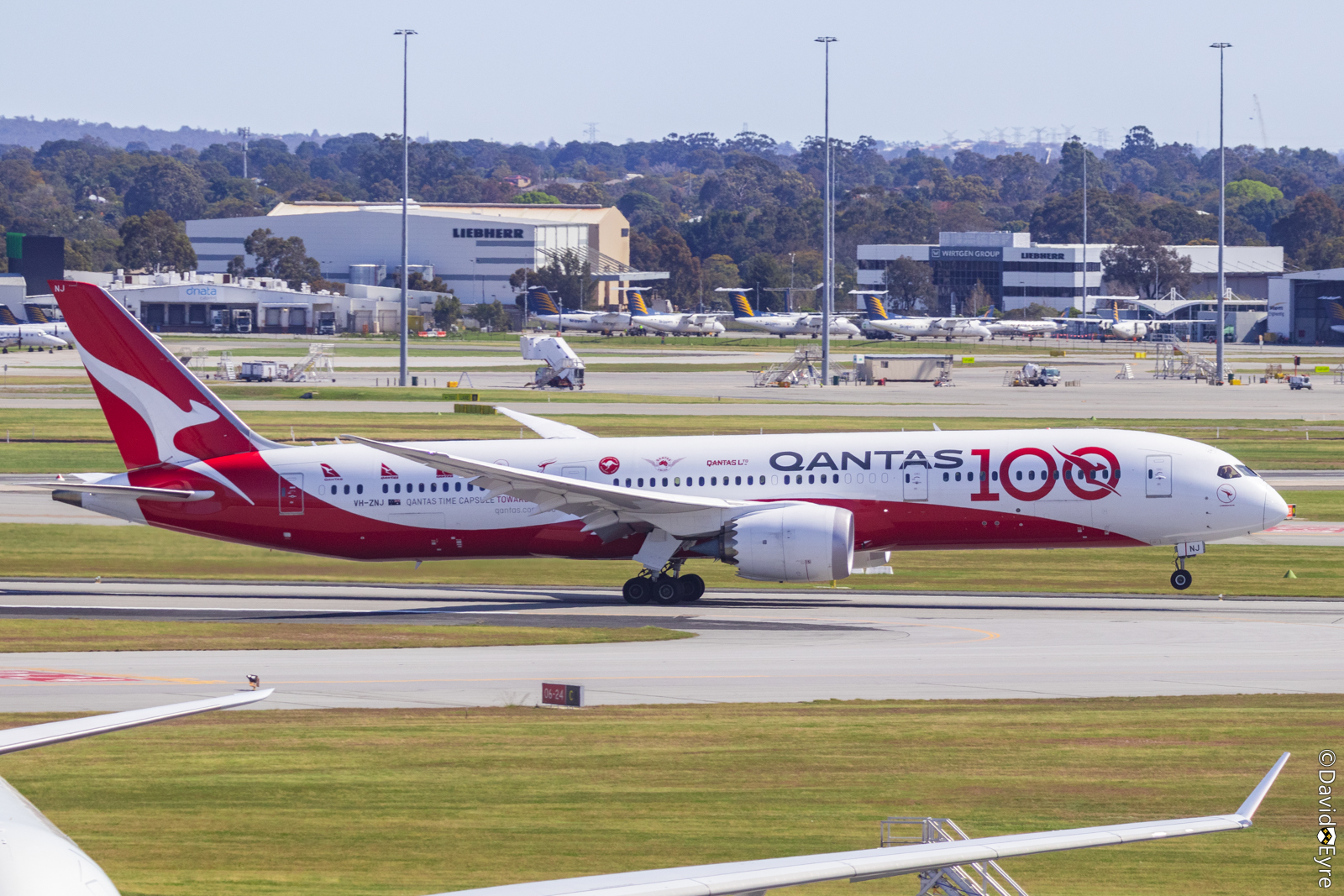 Znj VH-ZNJ Boeing 787-9 Dreamliner of Qantas, named ‘Longreach’, in 100th ...