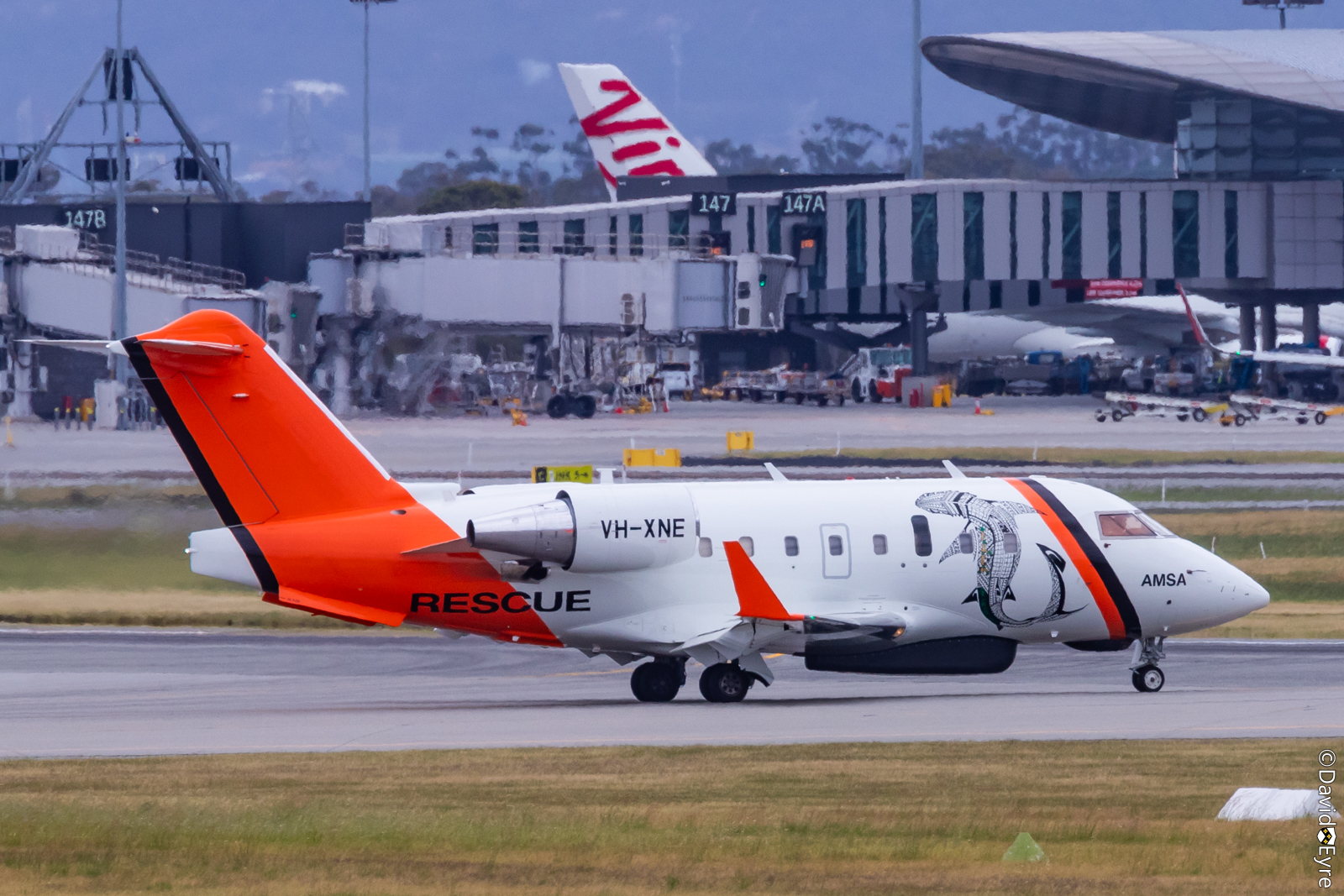 VH-XNE Bombardier CL-600-2B16 Challenger 604 owned by Leidos SAR ...